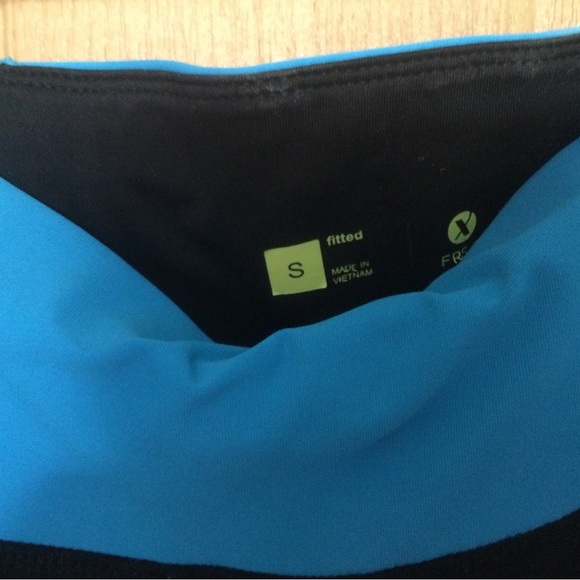 Xersion High Waisted Performance Fitted Capri Athletic Leggings Size Small - Picture 5 of 5